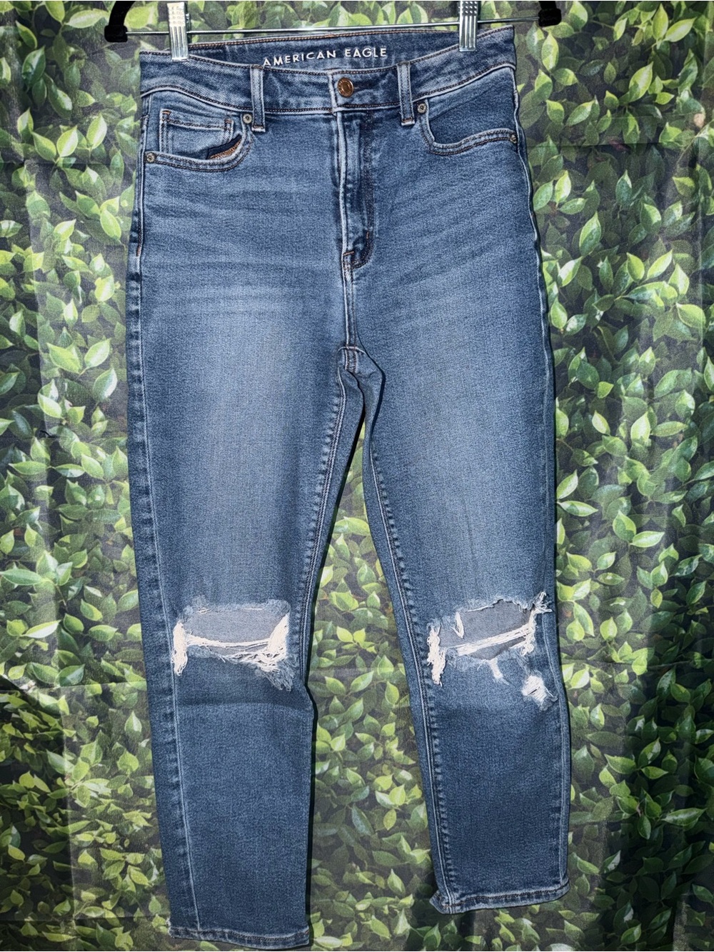 American Eagle Outfitters High-Rise Ripped Medium Blue Jeans “Mom jeans”